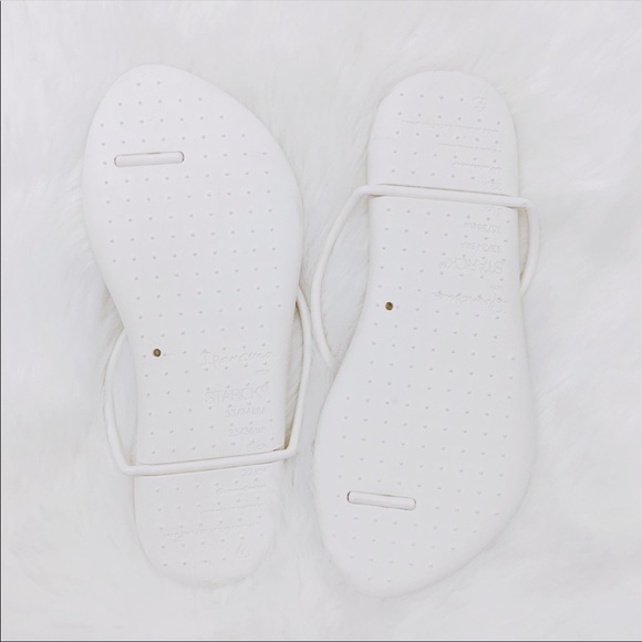 Ipanema Thong Flip Flops - Picture 3 of 4